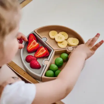 Oioi Puzzle Vakumlu Mama Tabağı+Nam Nam Mama Kaşığı Woody Brown-Powder Grey - 3